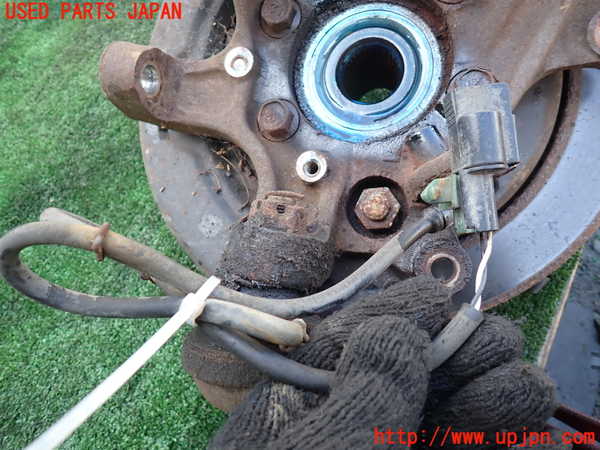 1UPJ-9238064305]パジェロ(V75W)左リアナックルハブ 中古_3