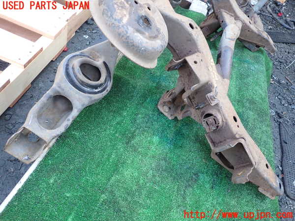 1UPJ-9238065295]パジェロ(V75W)リアメンバー 中古_4