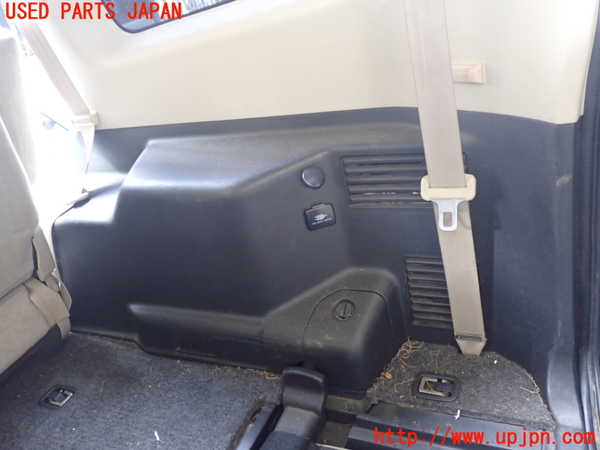 1UPJ-9238067675]パジェロ(V75W)右リアピラートリム 中古_3