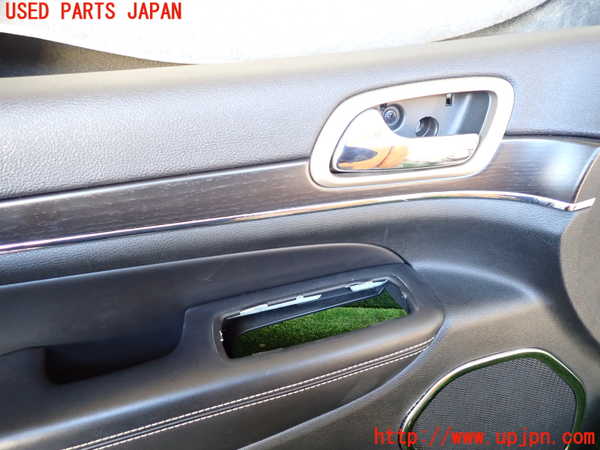 1UPJ-9238071264]ジープ・グランドチェロキー(WK36TA)左前ドア内張り 中古_2