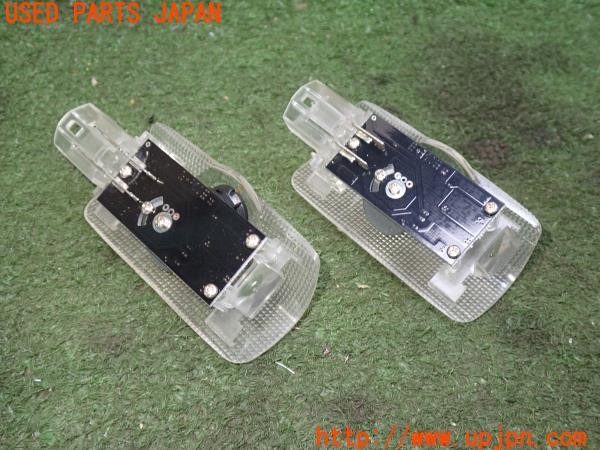 3UPJ=9238100590]ヴェルファイア(ANH20W)前期 社外 カーテシランプ VELLFIRE ロゴ ウェルカムランプ 中古_2