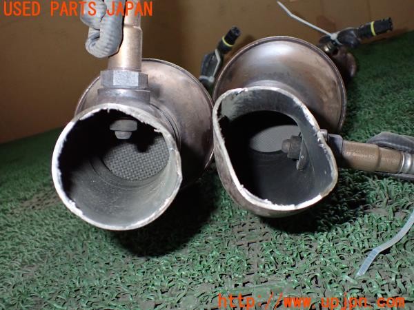 3UPJ=9238110159]ベンツ SL350(230467 R230)前期 純正 A2304901514 KT0221 触媒① O2センサー付き 2個 中古_4