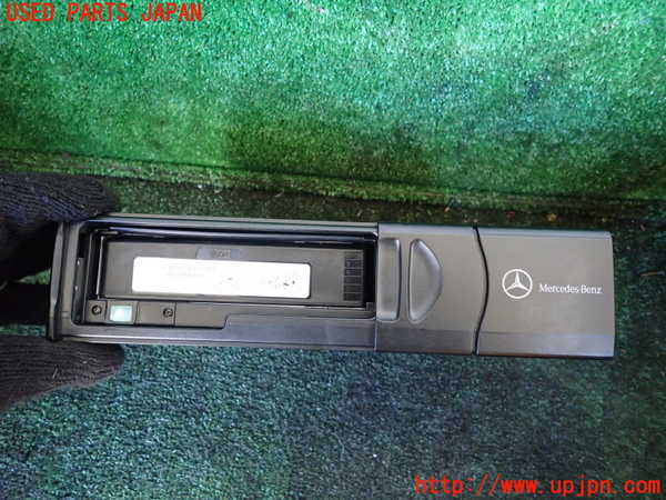1UPJ-9238116505]ベンツ SL350(230467)(R230)CDチェンジャー 中古_2