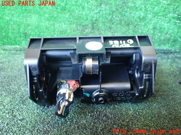 1UPJ-9238117821]ベンツ SL350(230467)(R230)灰皿1 中古_4