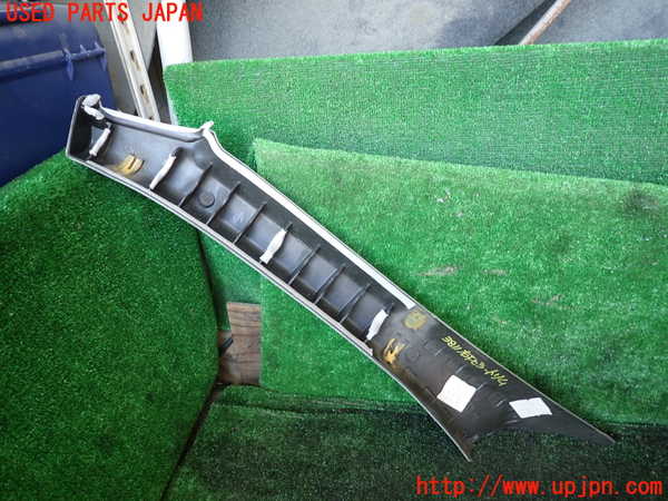 1UPJ-9238117655]ベンツ SL350(230467)(R230)右フロントピラートリム 中古_2