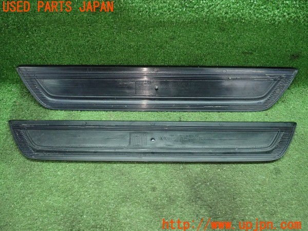 3UPJ=9238120616]BMW X3(WX20 F25)純正 8050459 フロントスカッフプレート 中古_5