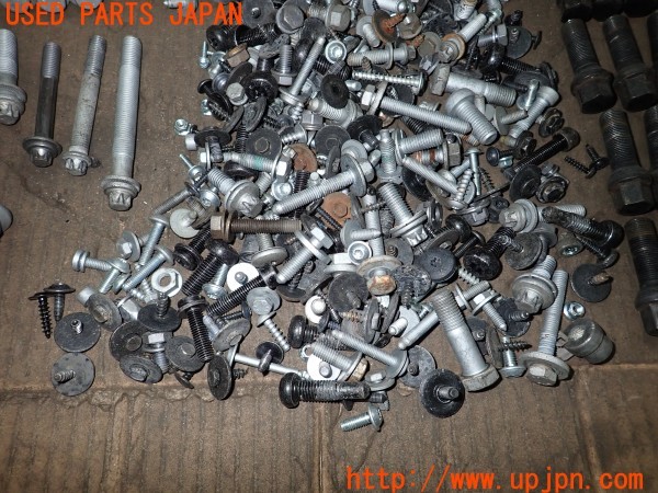 3UPJ=9238120720]BMW X3(WX20 F25)ネジ・ナット・ステー類 セット ジャンク_4