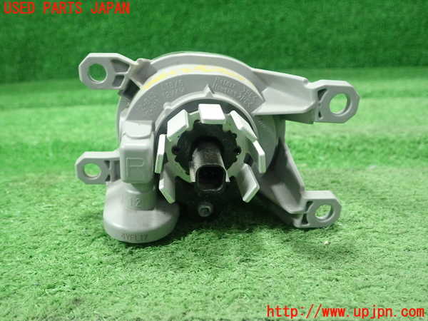 1UPJ-9238131180]カローラ ツーリング(MZEA17W)右フォグ 中古_2