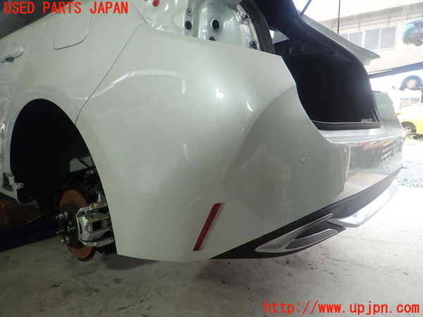 1UPJ-9238131610]カローラ ツーリング(MZEA17W)リアバンパー 中古_3