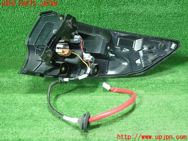 1UPJ-9238131536]カローラ ツーリング(MZEA17W)左テールランプ 中古_3