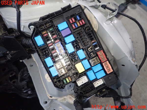 1UPJ-9238136742]カローラ ツーリング(MZEA17W)ヒューズボックス2 中古_2