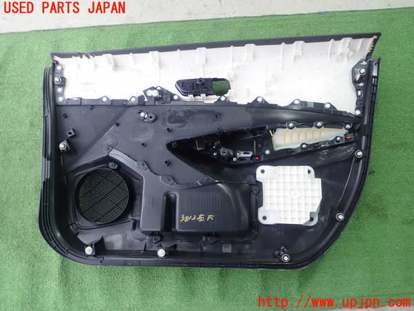 1UPJ-9238131264]カローラ ツーリング(MZEA17W)左前ドア内張り 中古_4