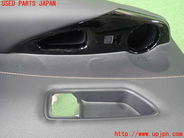 1UPJ-9238131294]カローラ ツーリング(MZEA17W)右後ドア内張り 中古_2