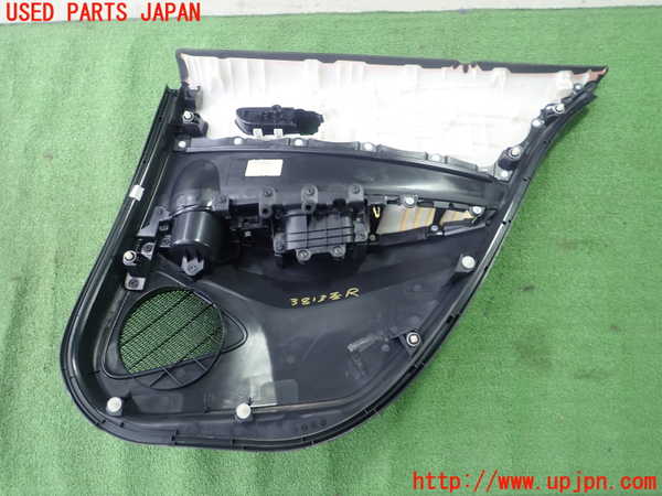 1UPJ-9238131324]カローラ ツーリング(MZEA17W)左後ドア内張り 中古_3