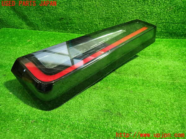 1UPJ-9238141530]セレナ(FNC28)右テールランプ 中古_2