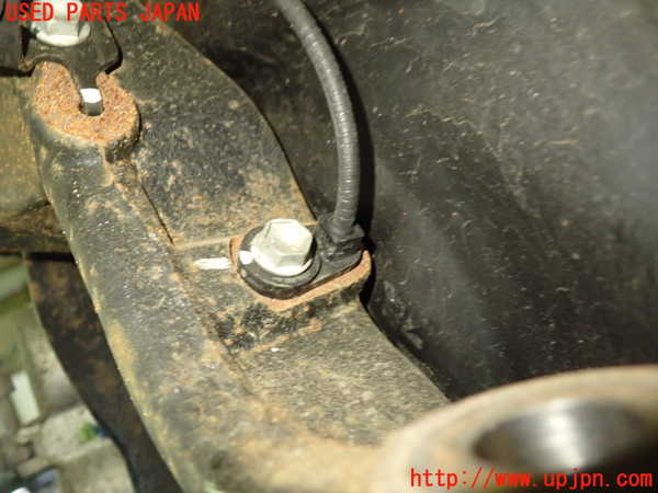 1UPJ-9238144290]セレナ(FNC28)右フロントナックルハブ 中古_2