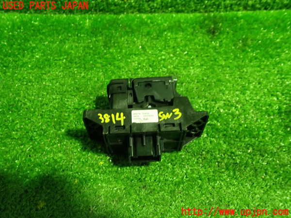 1UPJ-9238146308]セレナ(FNC28)スイッチ3 (AUTO HOLD、電源) 中古_3