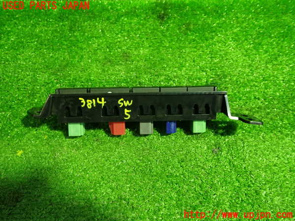 1UPJ-9238146310]セレナ(FNC28)スイッチ5 (TRIP RESET、メーター照度、AUTO OF、ECO他) 中古_3