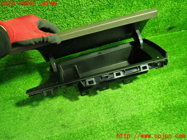 1UPJ-9238147516]セレナ(FNC28)グローブボックス1 中古_2