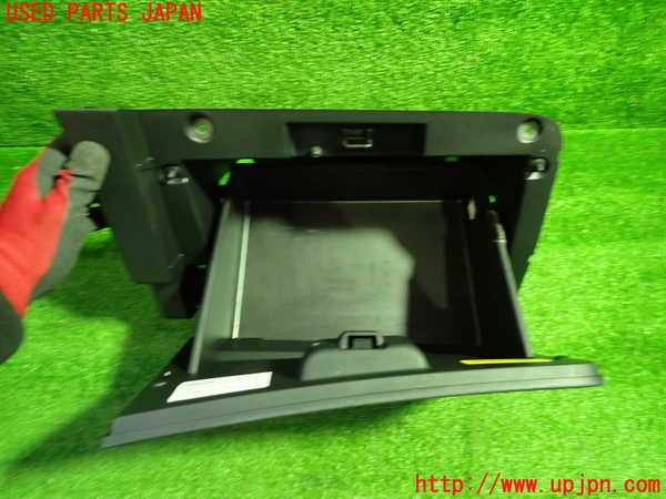 1UPJ-9238147517]セレナ(FNC28)グローブボックス2 中古_2