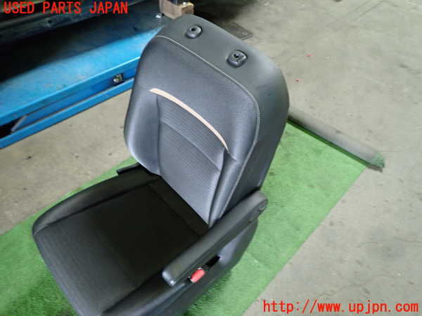 1UPJ-9238147035]セレナ(FNC28)運転席シート 中古_2