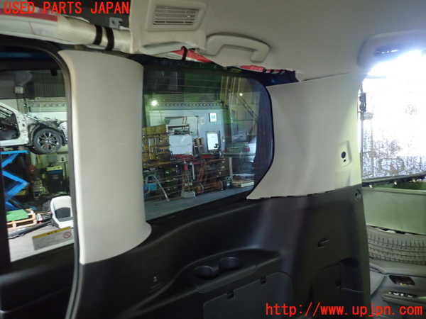 1UPJ-9238147675]セレナ(FNC28)右リアピラートリム 中古_2