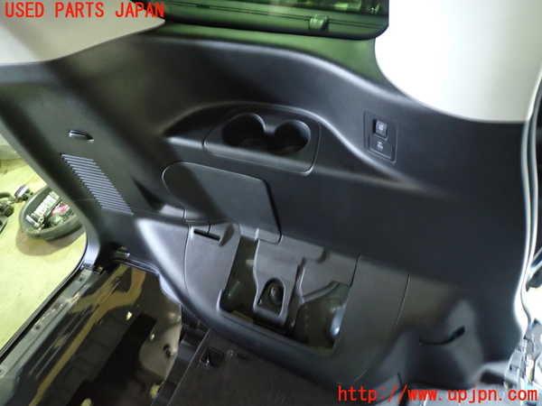 1UPJ-9238147680]セレナ(FNC28)左リアピラートリム 中古_3