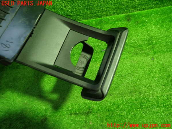 1UPJ-9238147810]セレナ(FNC28)ドリンクホルダー 中古_2