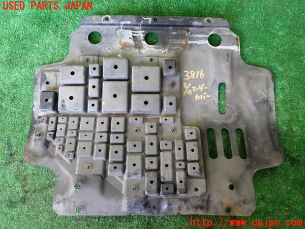 1UPJ-9238162170]パジェロ(V45W)エンジンアンダーカバー 中古_2