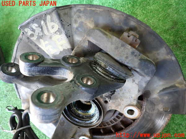 1UPJ-9238164295]パジェロ(V45W)左フロントナックルハブ 中古_3