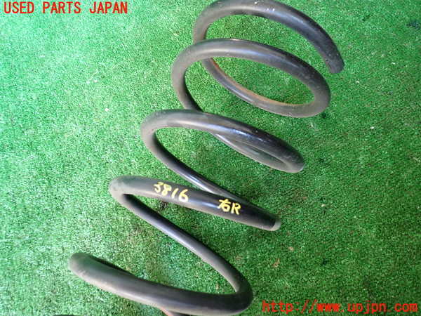 1UPJ-9238165100]パジェロ(V45W)右リアスプリング 中古_2