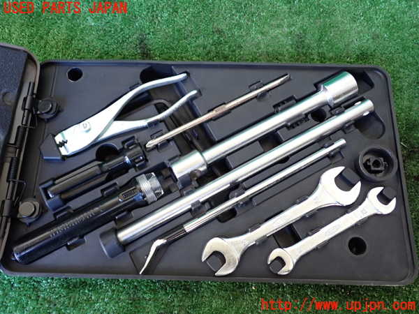 1UPJ-9238167805]パジェロ(V45W)車載工具 中古_2