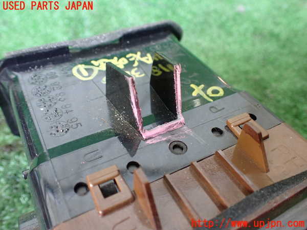 1UPJ-9238167526]パジェロ(V45W)エアコン吹き出し口1 (右) 中古_4