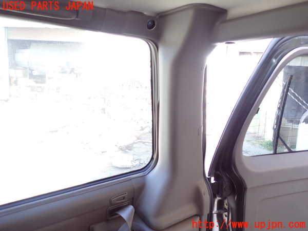 1UPJ-9238167675]パジェロ(V45W)右リアピラートリム 中古_3