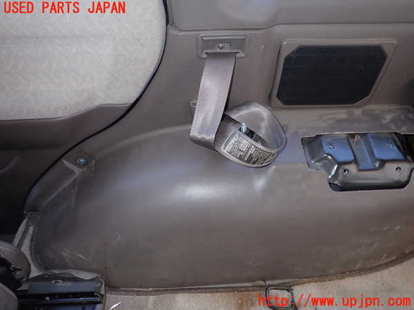 1UPJ-9238167675]パジェロ(V45W)右リアピラートリム 中古_4