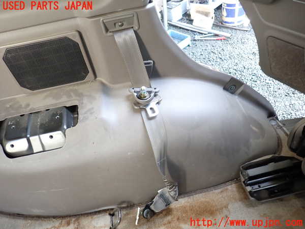1UPJ-9238167680]パジェロ(V45W)左リアピラートリム 中古_4