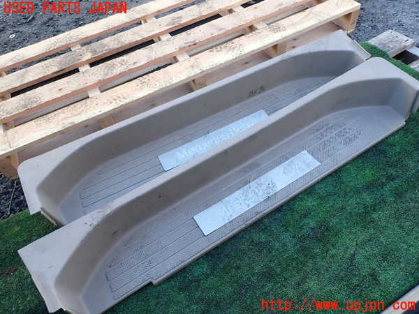 1UPJ-9238177740]ベンツ ビアノ(Viano) W639(639811)スカッフプレート 中古_3