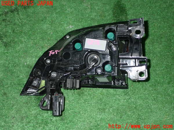 1UPJ-9238181530]プリウス(MXWH60)右テールランプ 中古_2