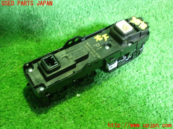 1UPJ-9238186240]プリウス(MXWH60)右前パワーウィンドウスイッチ 中古_3