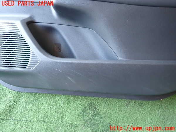 1UPJ-9238181234]プリウス(MXWH60)右前ドア内張り 中古_2