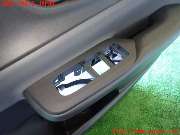 1UPJ-9238181234]プリウス(MXWH60)右前ドア内張り 中古_3