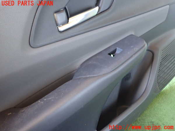 1UPJ-9238181264]プリウス(MXWH60)左前ドア内張り 中古_3
