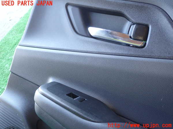 1UPJ-9238181294]プリウス(MXWH60)右後ドア内張り 中古_3