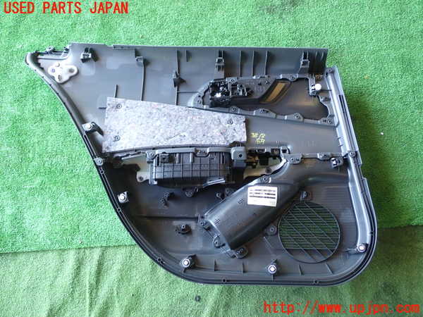 1UPJ-9238181294]プリウス(MXWH60)右後ドア内張り 中古_5