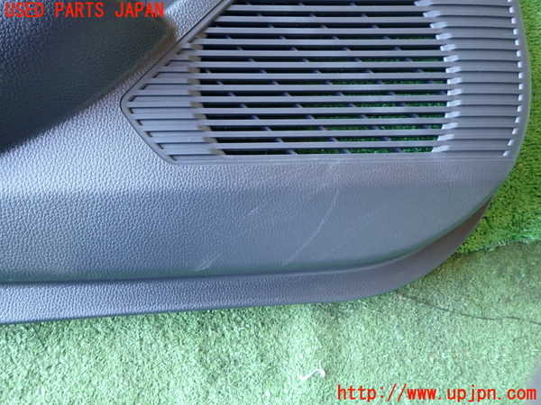 1UPJ-9238181324]プリウス(MXWH60)左後ドア内張り 中古_2