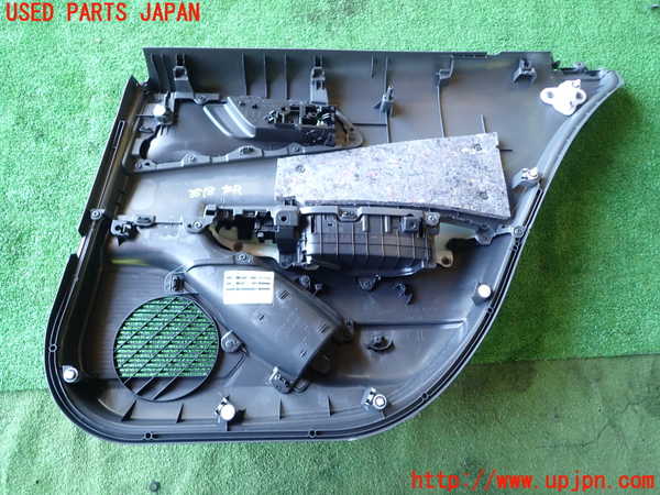 1UPJ-9238181324]プリウス(MXWH60)左後ドア内張り 中古_5