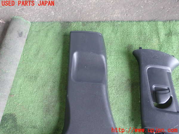 1UPJ-9238187670]プリウス(MXWH60)左センターピラートリム 中古_3