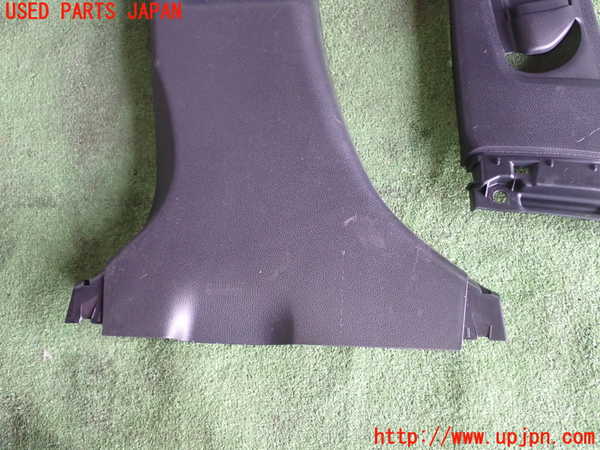 1UPJ-9238187670]プリウス(MXWH60)左センターピラートリム 中古_4