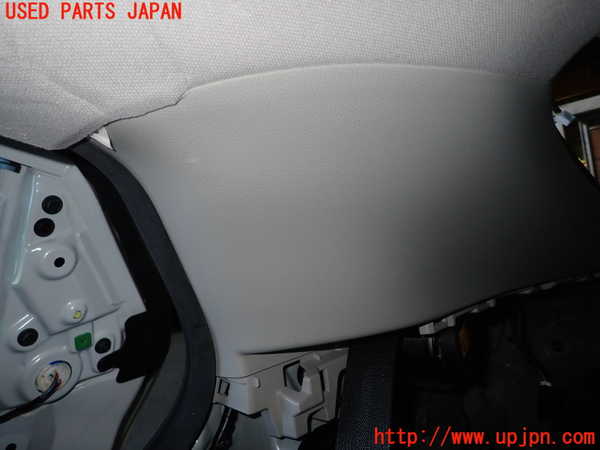 1UPJ-9238187675]プリウス(MXWH60)右リアピラートリム 中古_2