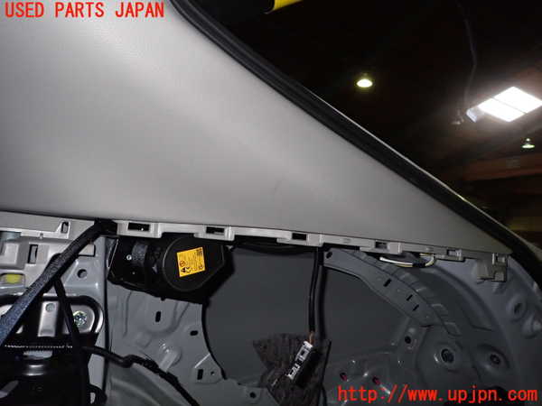 1UPJ-9238187675]プリウス(MXWH60)右リアピラートリム 中古_3